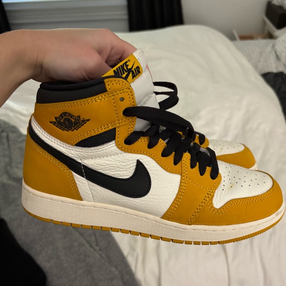 Nike Air Jordan Retro High in Yellow and Black